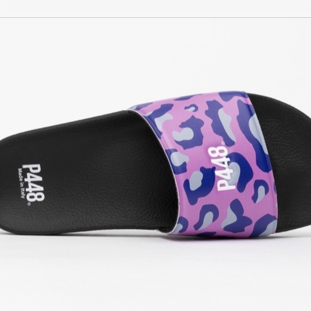 P448 leopard slides